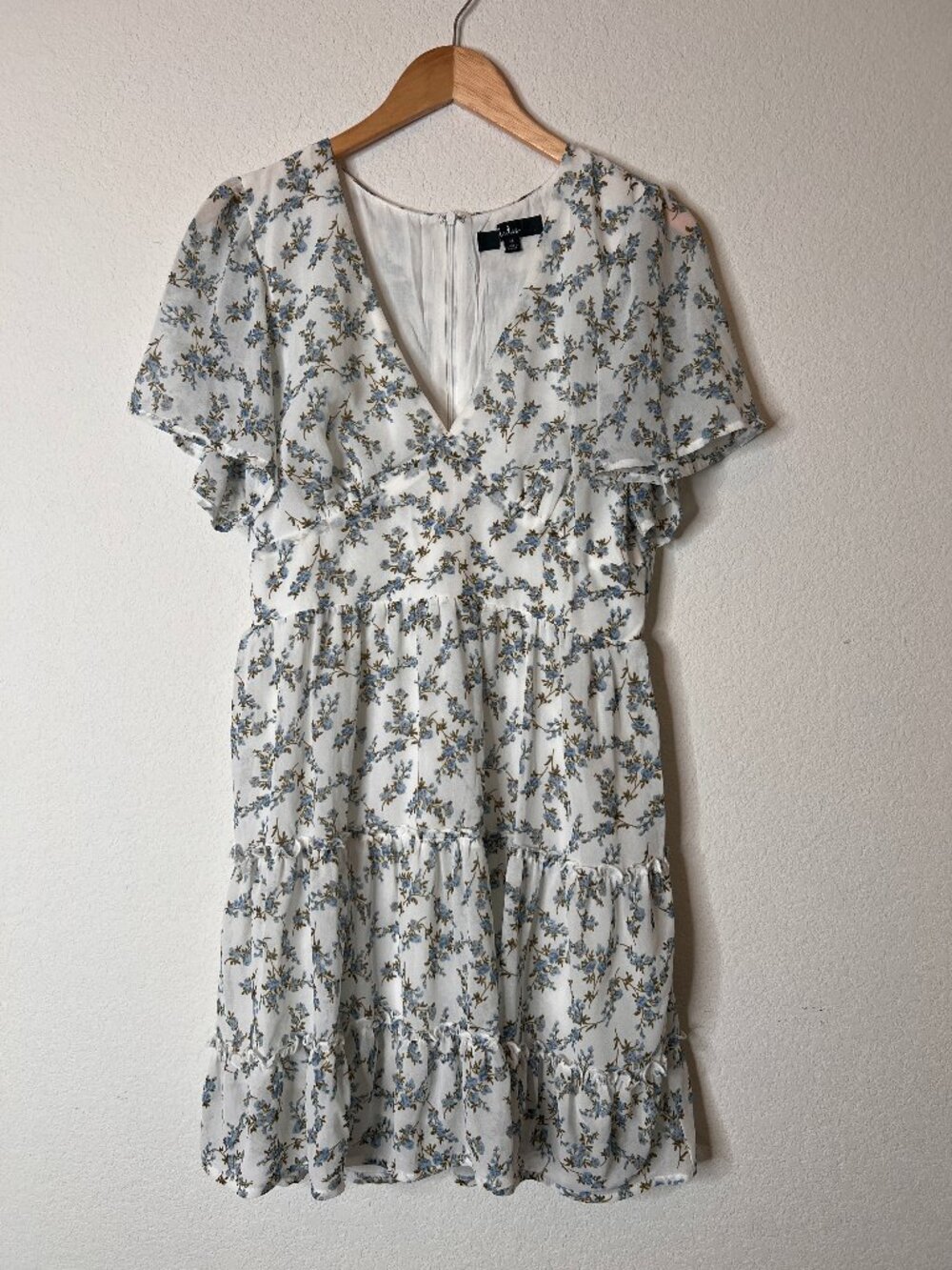 Lulus So True Floral Print Tiered Short Sleeve V-Neck Mini Dress Medium - Picture 2 of 7
